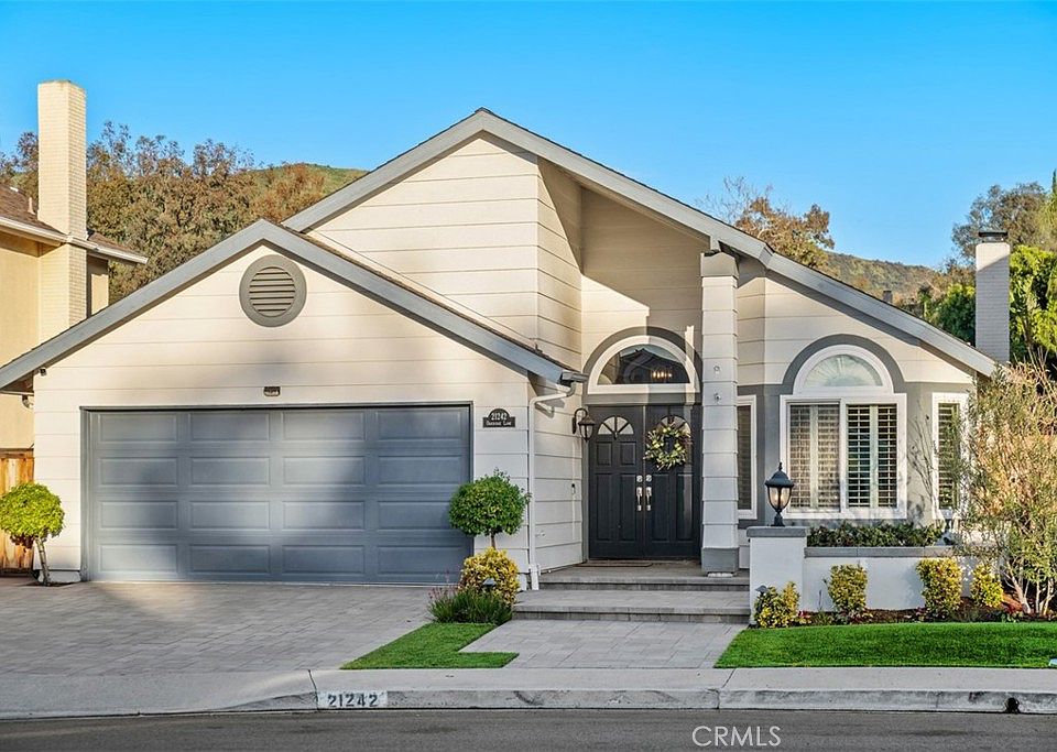 1st image of 21242 Oakridge Ln