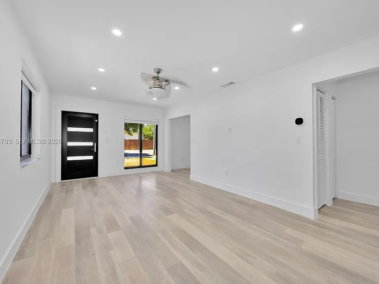 3050 SW 26th St #3050 — Photo 6