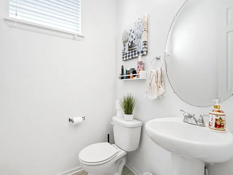 5576 Bexley Dr — Photo 10
