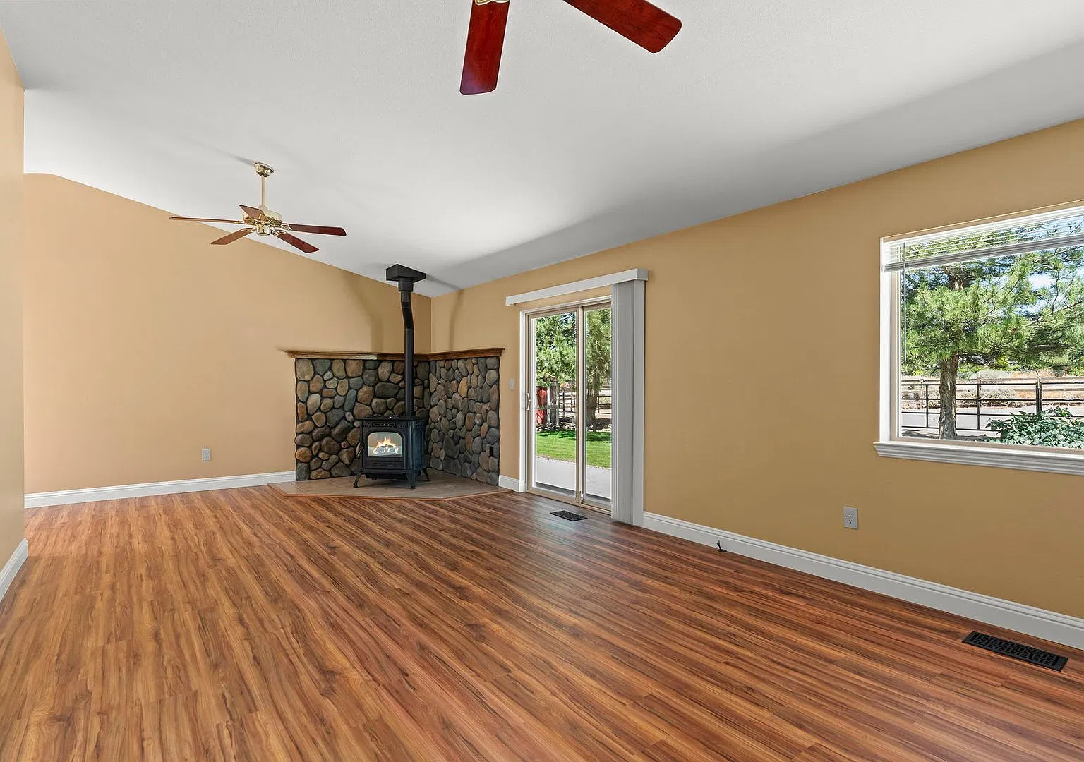 Updated 3 Bedroom Home on a Fenced Acre with Two Garages — Photo 3