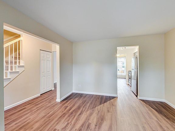 3rd image of 228 W Dartmoor Ave #1