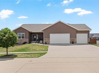 6416 Hoover Trail Rd SW, Cedar Rapids, IA 52404