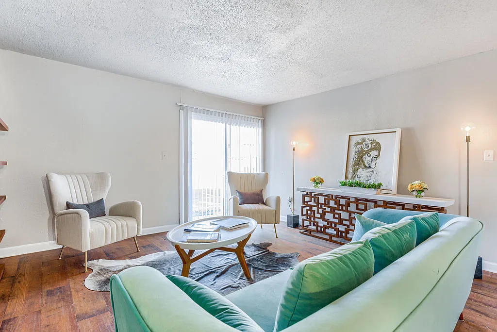 The Residences at Glen Oaks — Photo 3
