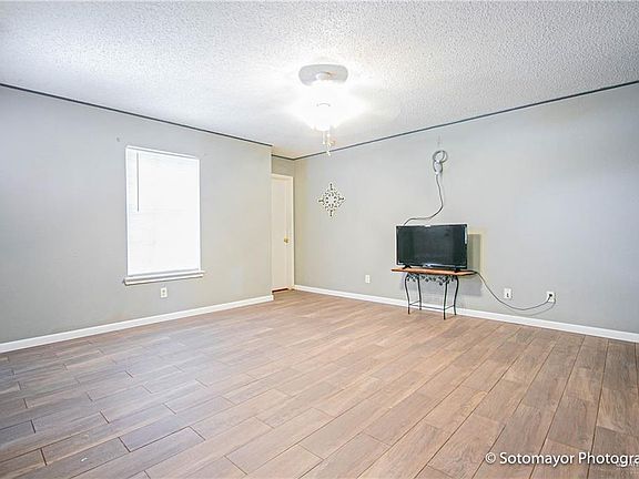 5th image of 212 N Zavala St
