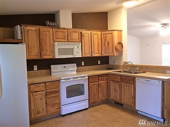 2nd image of 130 E Emerald Lake Dr W