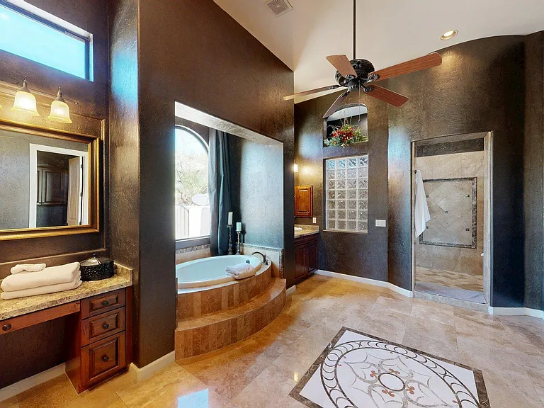 8724 E Regina Cir — Photo 24