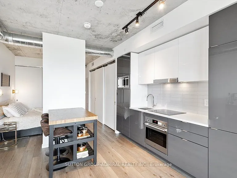 21 Lawren Harris Sq #805 — Photo 3