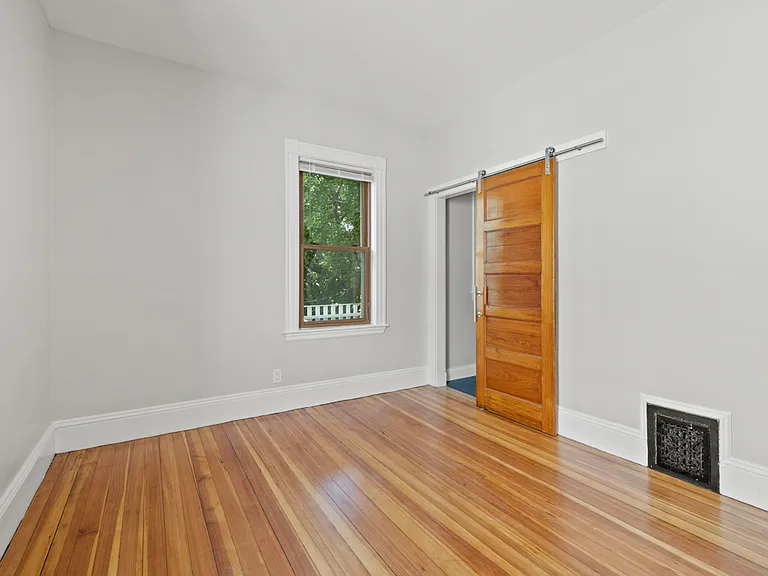 19 Taft St #1 — Photo 11