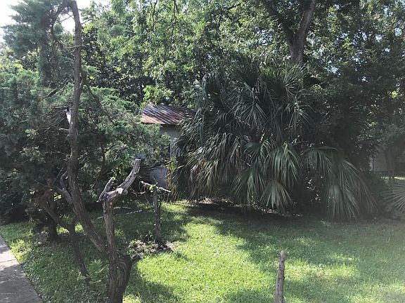 3rd image of 1185 W 25th St
