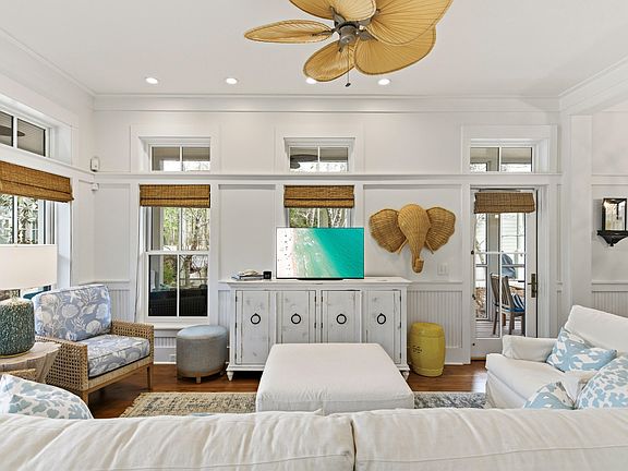 4th image of 23 Winterberry Cir