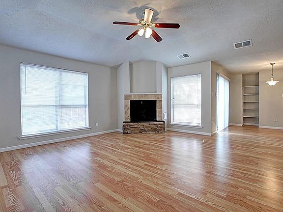 3rd image of 15823 Camino Del Sol Dr