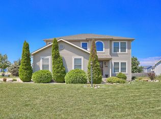 3902 Wild Flower Dr, Champaign, IL 61822