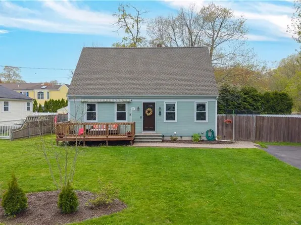 59 Belvedere Dr, Bristol, RI 02809