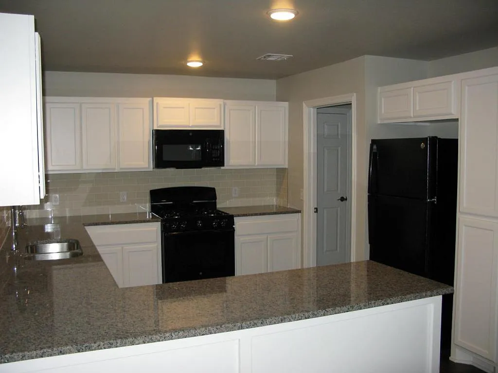 11637 Royal Coach Dr. Yukon, OK. 73099 — Photo 3