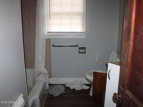 5th image of 804 Lafayette St