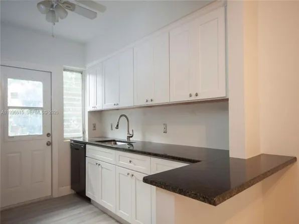 1050 92nd St APT 4, Bay Harbor Islands, FL 33154