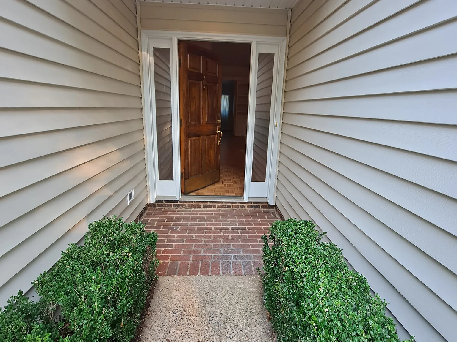 3 bed, 1642 sqft, $2,300 — Photo 3