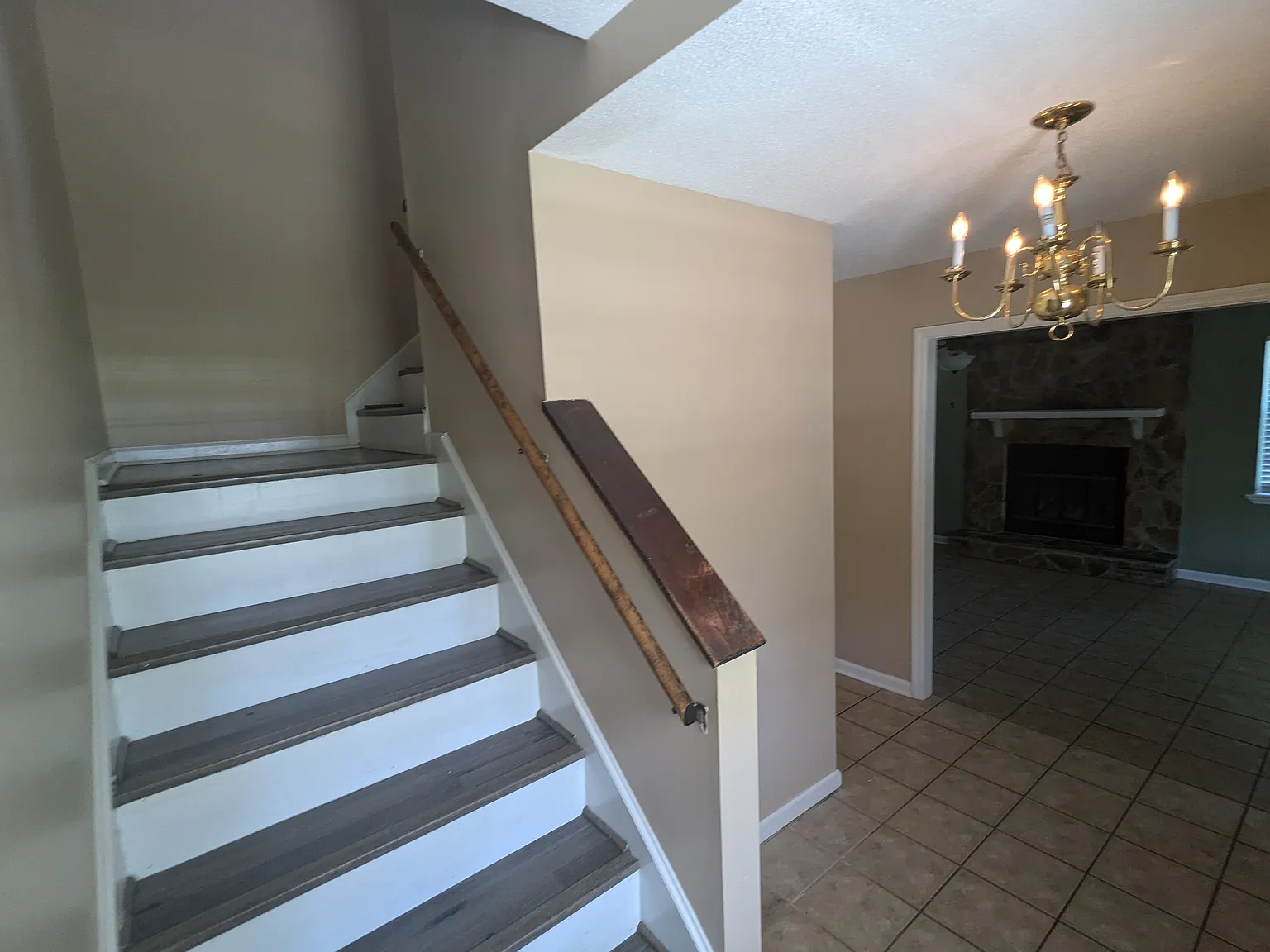 1410 Brittney Ln — Photo 3