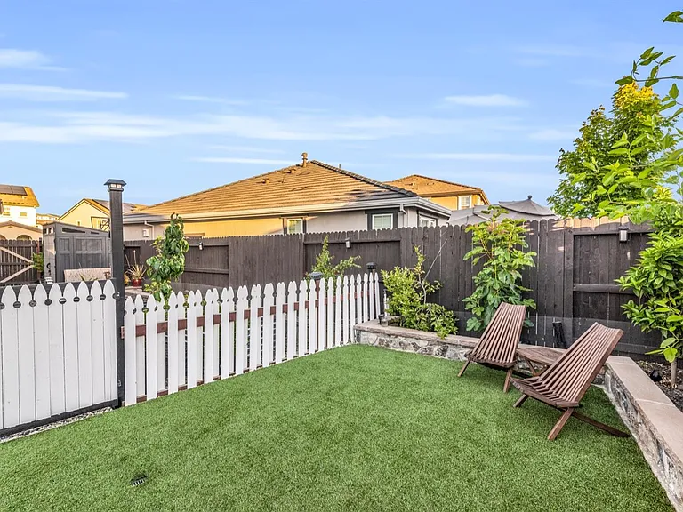 4583 Butterfly Ridge Dr — Photo 35