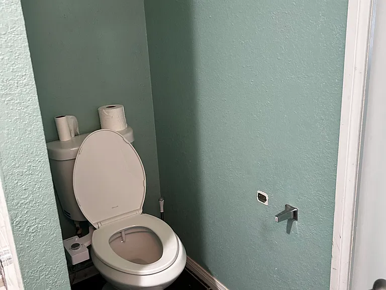 631 13th St #6 — Photo 36