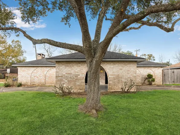 308 Brandywyne Dr, Friendswood, TX 77546