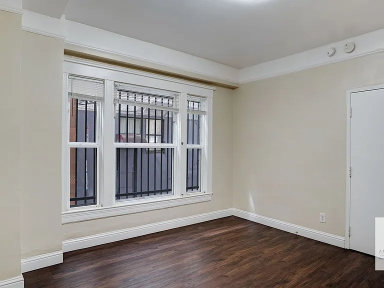621 Taylor St — Photo 12