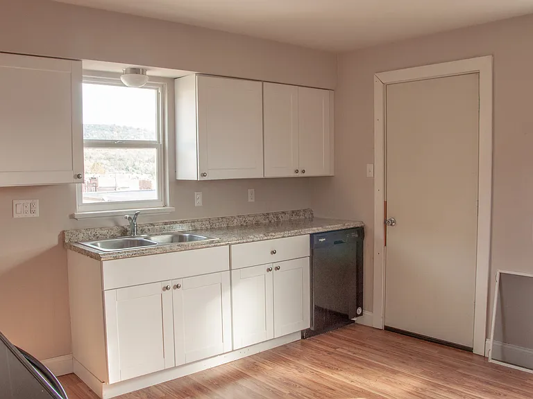 666 Thompson Ave #2 — Photo 2
