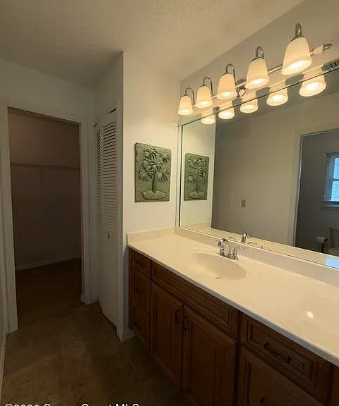 2408 Devonswood Rd — Photo 9