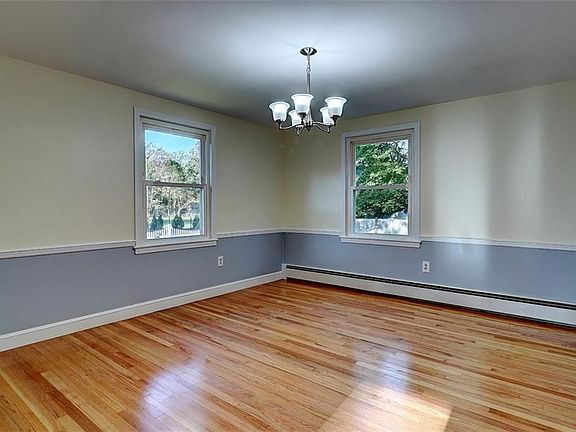 5th image of 25 Meadowbrook Dr