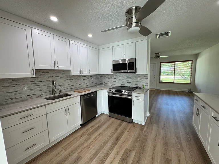 2436 SW Hideaway Ln — Photo 14