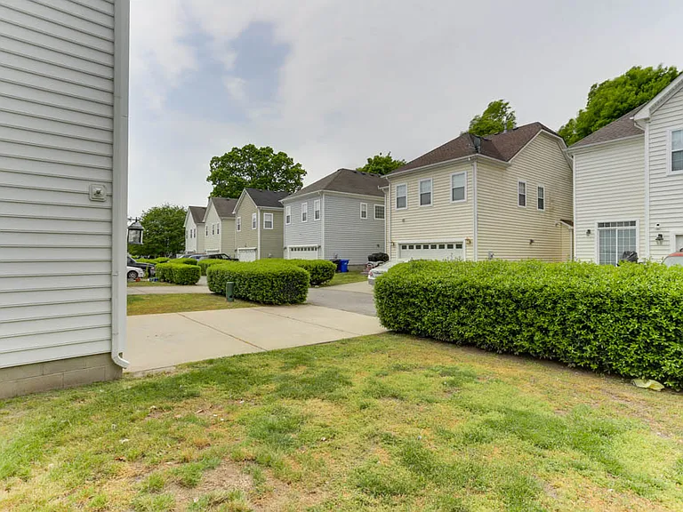 528 Normandy St — Photo 36
