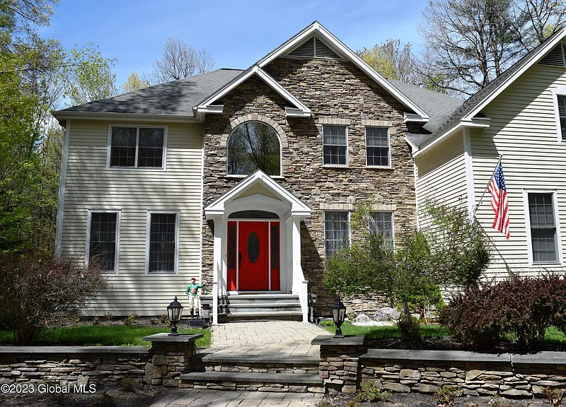 5th image of 14 Rolling Brook Drive