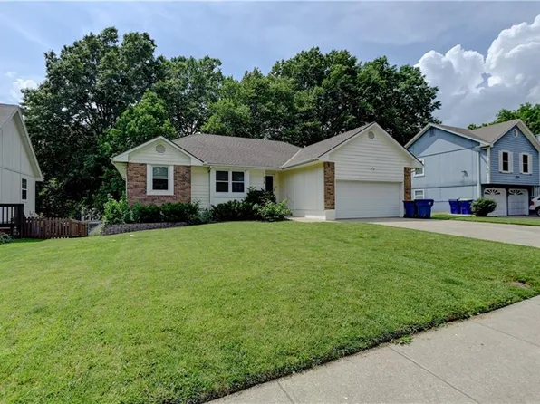 816 NE Bristol Dr, Lees Summit, MO 64086