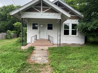 311 E Hochheim St, Yoakum, TX 77995