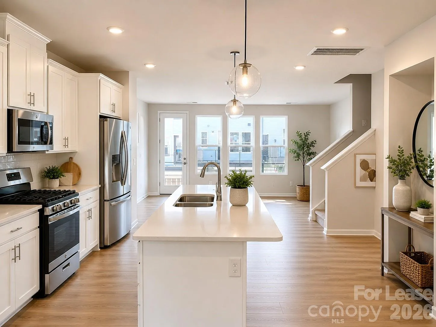 3 bed, 2.5 bath, 1895 sqft, $2,150 — Photo 3