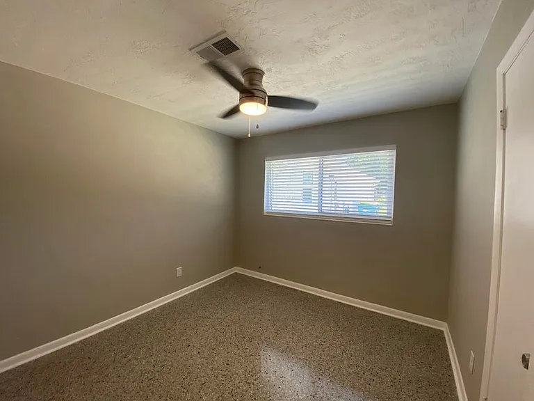 400 Argyle Ct — Photo 37