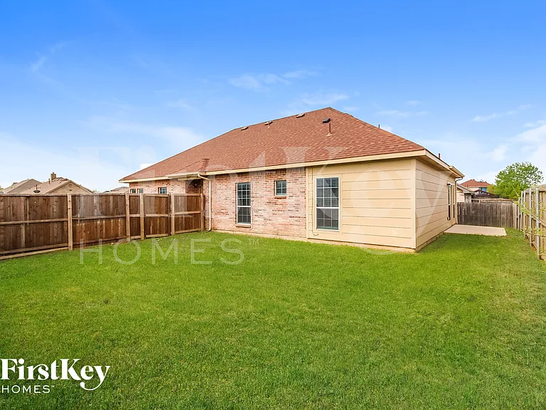 2925 Oakshire St — Photo 15