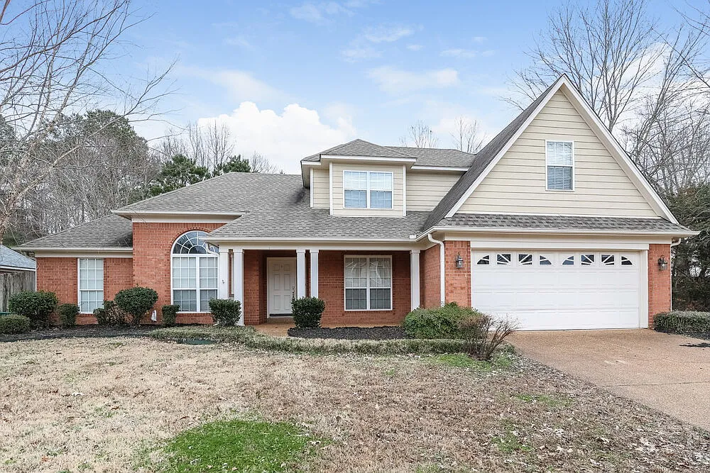 4 bed, 3.0 bath, 2466 sqft, $2,410 — Photo 1