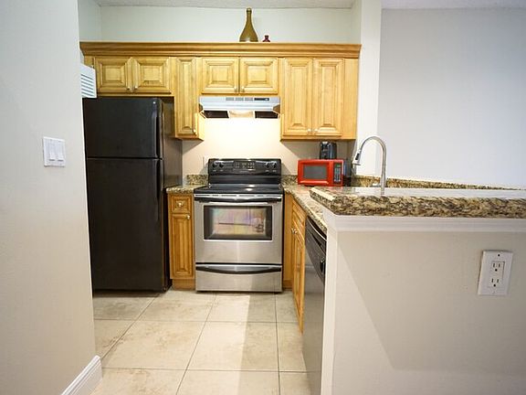 5th image of 4115 Chatham Oak Ct APT 226