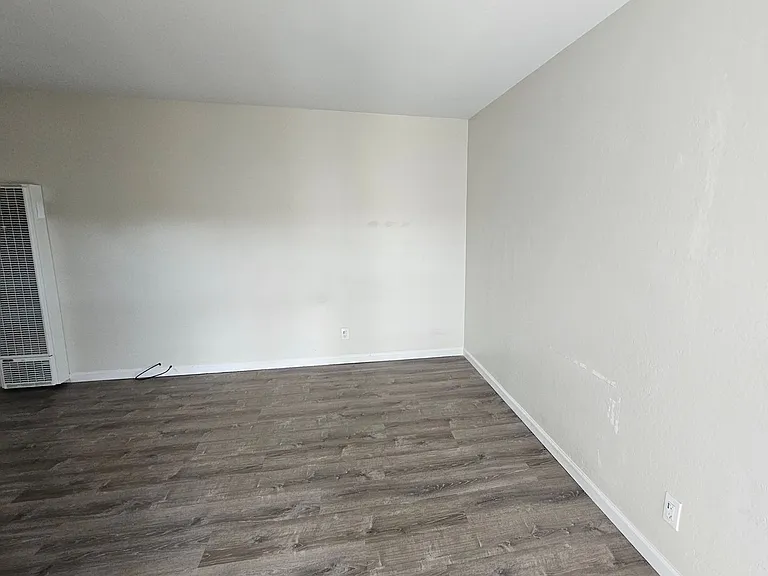 3381 Monroe St — Photo 3