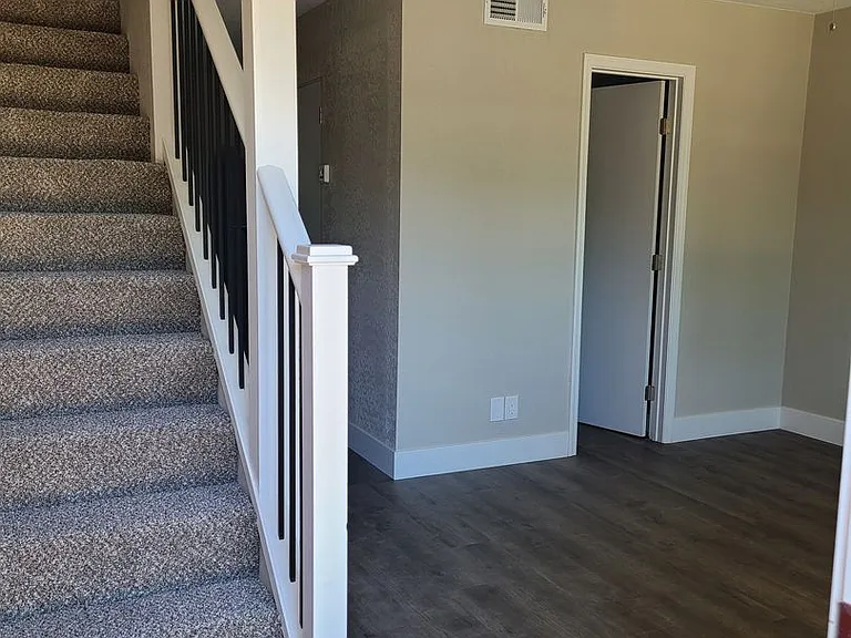 Cottonwood Townhomes Village — Photo 2