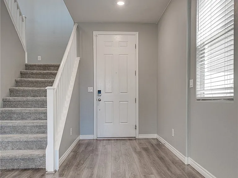 12321 Silvana St — Photo 6