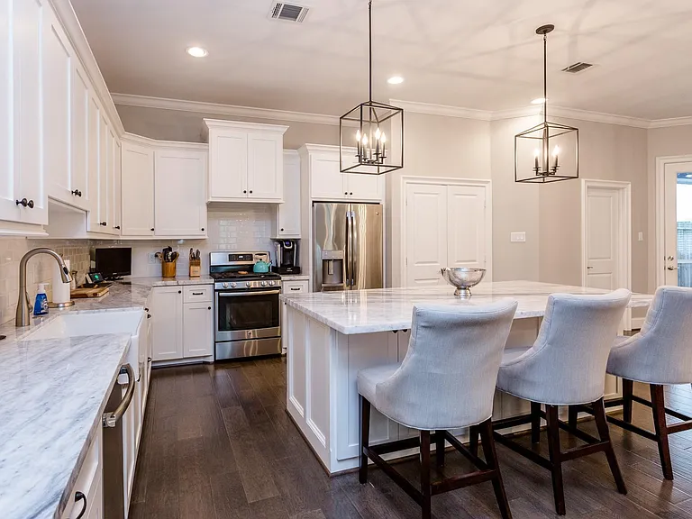 2413 Detering St — Photo 14