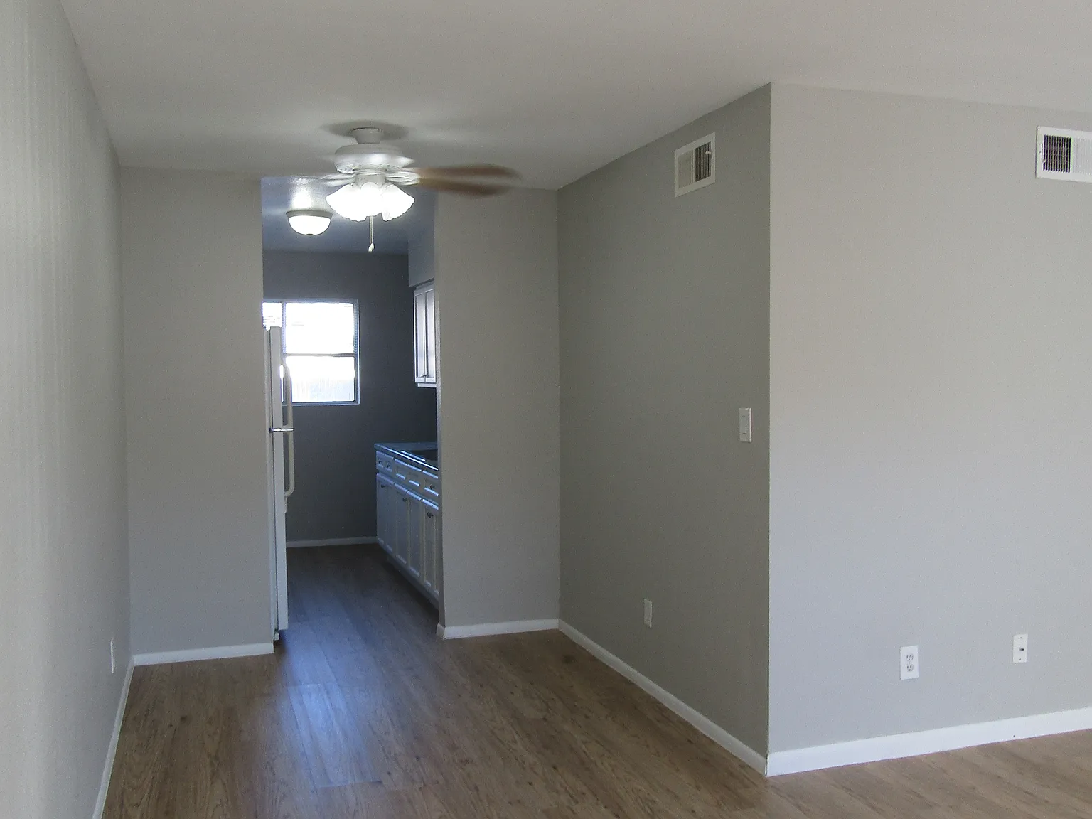 2 bed, 812 sqft, $1,049 — Photo 3