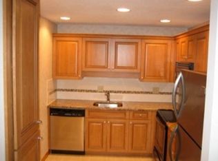 16 Hillcrest Rd APT 3, Foxboro, MA 02035