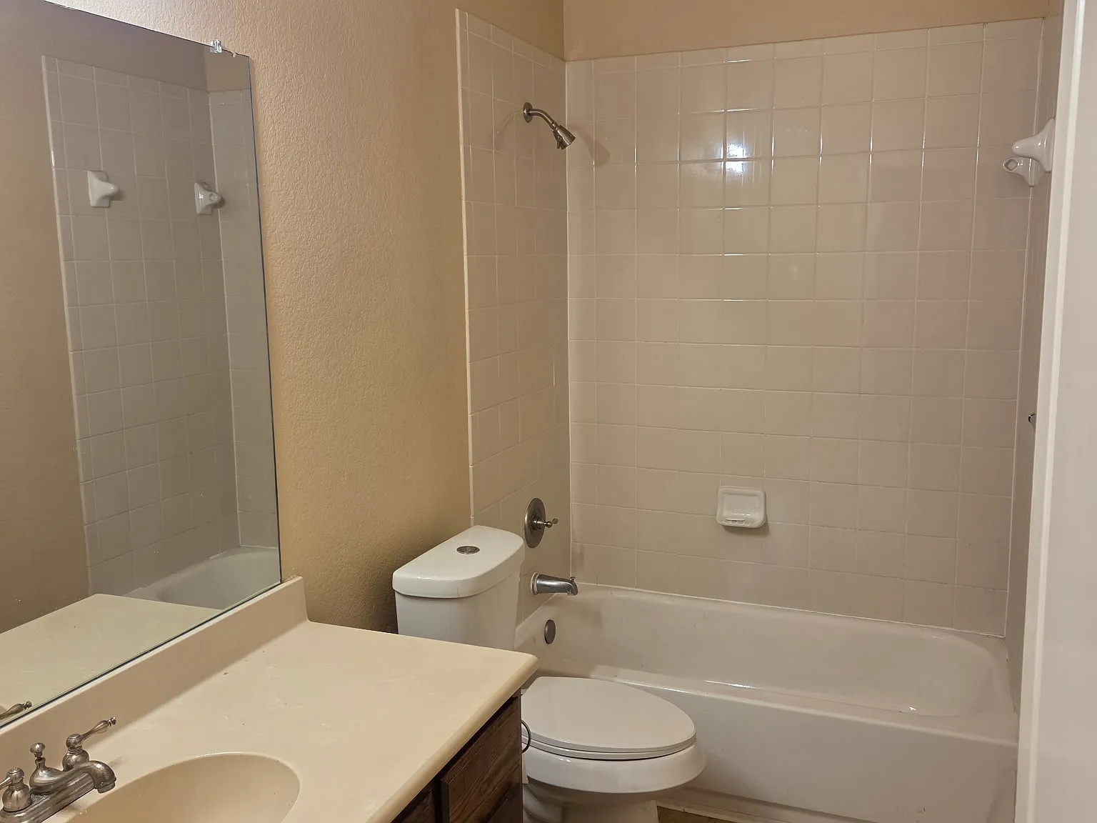3 bed, 1664 sqft, $2,385 — Photo 3
