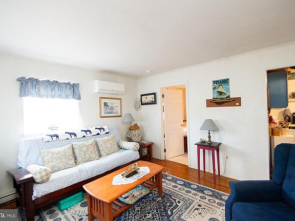 4th image of 819 Seabreeze Rd