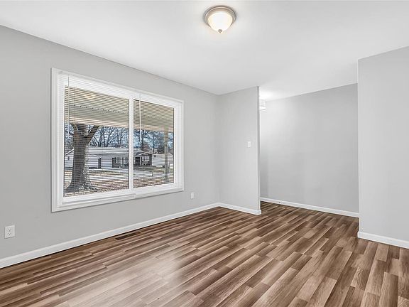 4th image of 24 Brixworth Ct