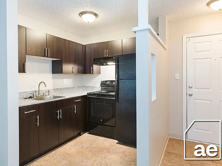 Creek View Apartments — Photo 8