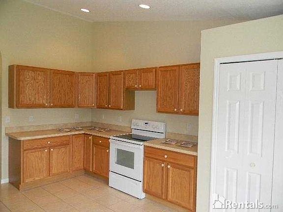 5th image of 1481 SW Jacksonville Ave